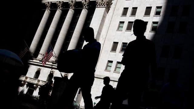 Hedge Funds Get 'Gazumped' in New Poaching Strategy
